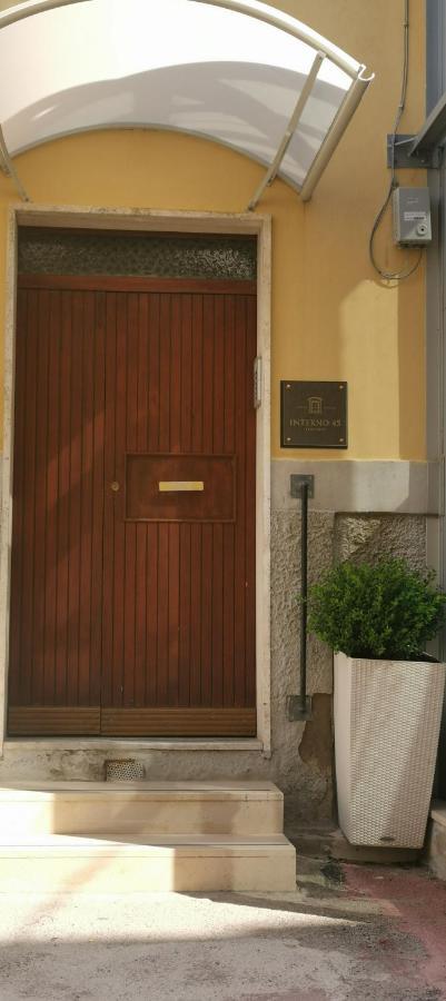 Interno 45 3*